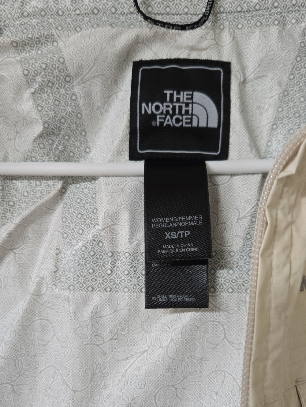 The North Face Hyvent Womens XS Cream Hooded Raincoat with Belt - Picture 12 of 12
